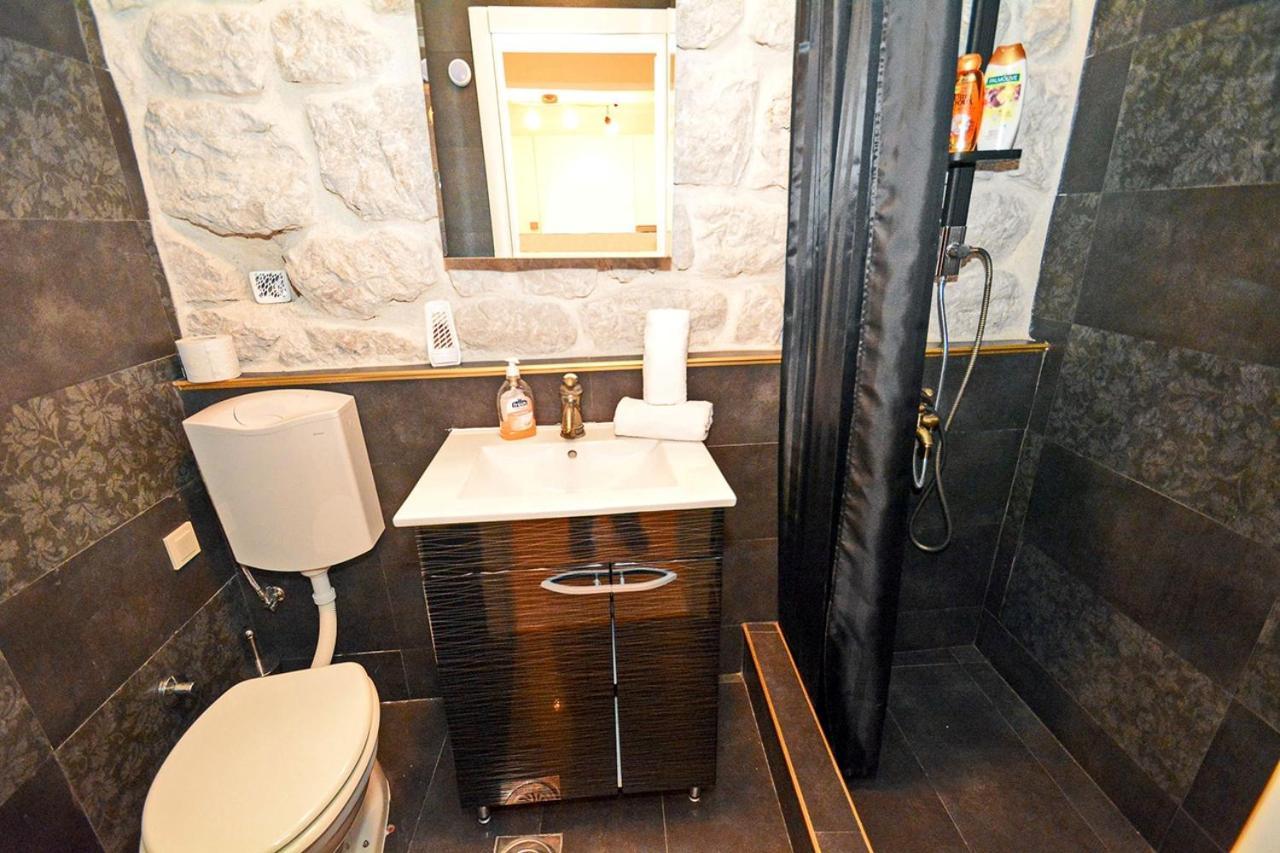 Hill Apartments コトル エクステリア 写真