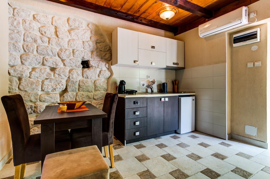 Hill Apartments コトル エクステリア 写真